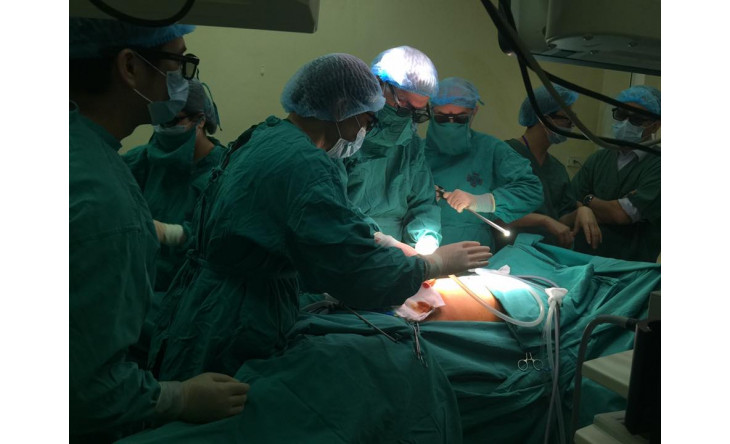 Ca phẫu thuật nội soi 3D đầu tiên cho bệnh nhân ung thư đại trực tràng