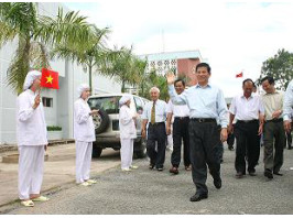 Chủ tịch nước Nguyễn Minh Triết đến thăm Công ty cổ phần Dược phẩm TV.PHARM