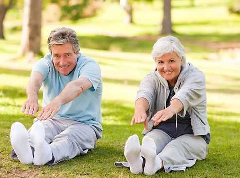 old-people-doing-stretches