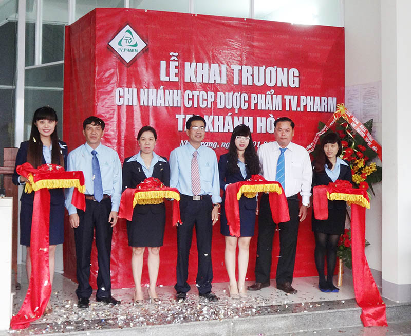 Le cat bang khai truong CN TV.PHARM