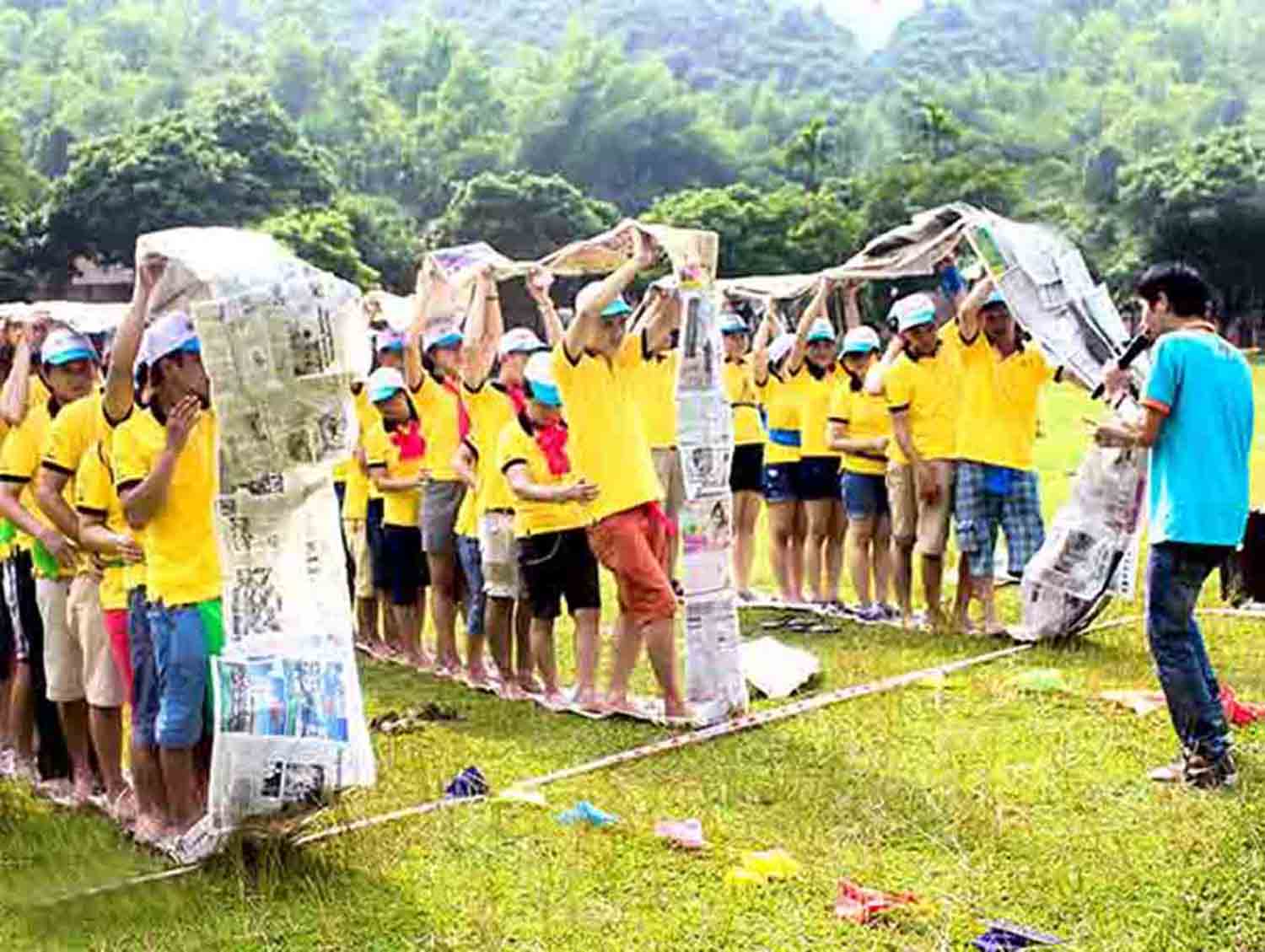 011. Cac anh em tham gia tro choi Doi Khang 02