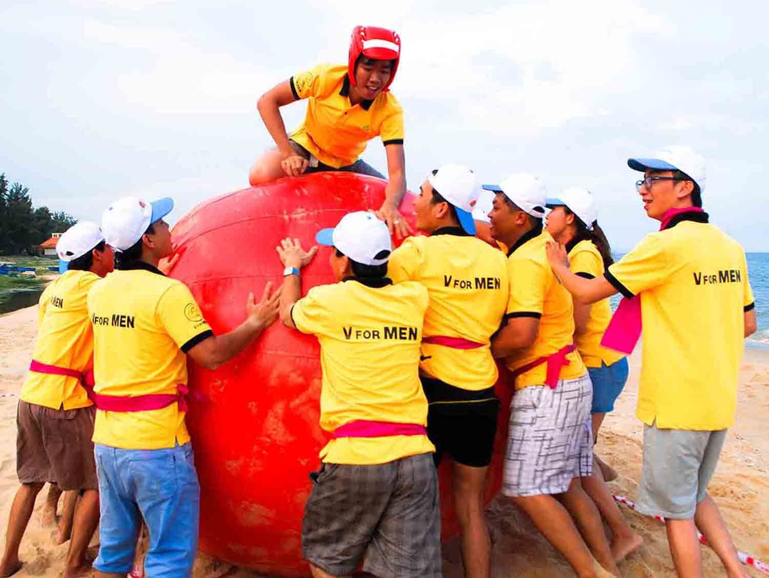 07.Tham gia tro choi Qua Bong Khong Lo