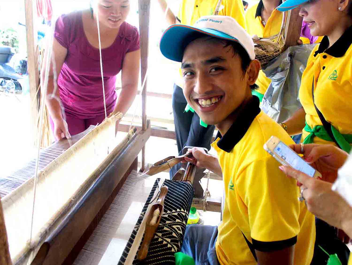 09. Cac anh em tham gia tro choi Cuoc Dua Ki Thu